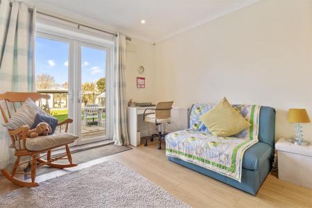 27 Thakeham Drive-006.JPG