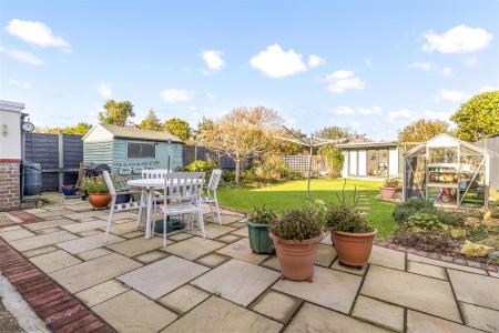 27 Thakeham Drive-021.JPG