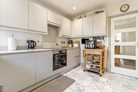 27 Thakeham Drive-013.JPG