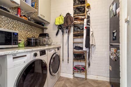 Meadway Court, 47-002.JPG