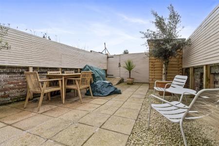 154 Lyndhurst Road-024.JPG