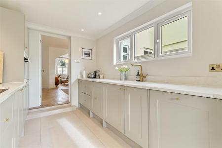 154 Lyndhurst Road-013.JPG