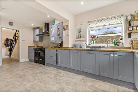 57 Twyford Gardens-008.JPG