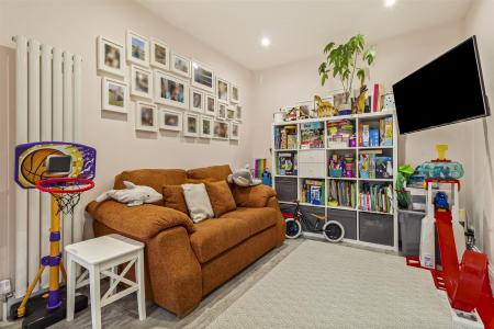 57 Twyford Gardens-009.JPG