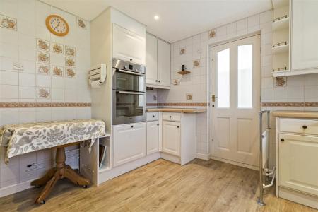 227 Goring Way-018.jpg