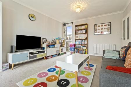 30 Dorchester Gardens-005.JPG