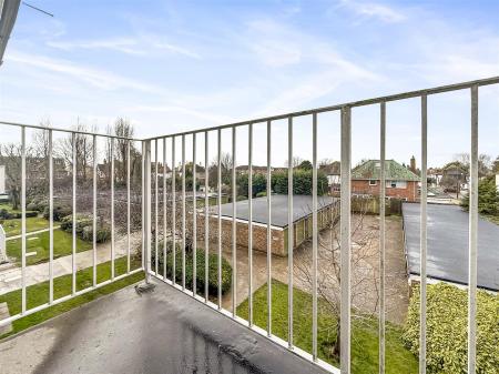 30 Dorchester Gardens-001.JPG