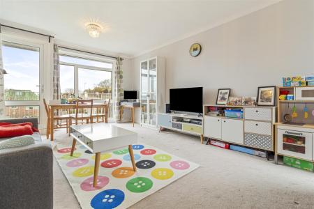 30 Dorchester Gardens-002.JPG