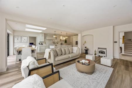 Sea lane, 89, The Pearl-025.JPG