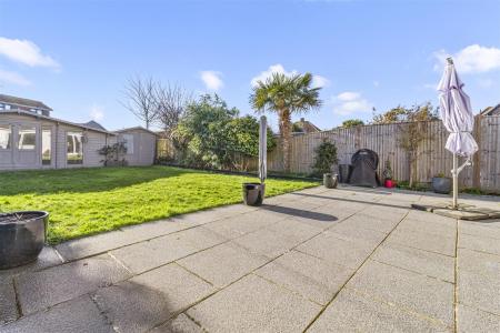 33 Alinora Crescent-025.JPG