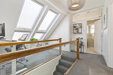 33 Alinora Crescent-011.JPG