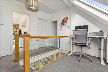 33 Alinora Crescent-005.JPG