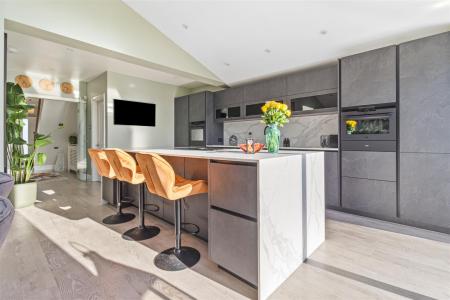 33 Alinora Crescent-019.JPG