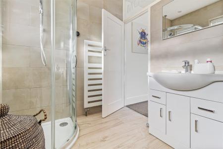 33 Alinora Crescent-002.JPG