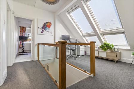 33 Alinora Crescent-003.JPG