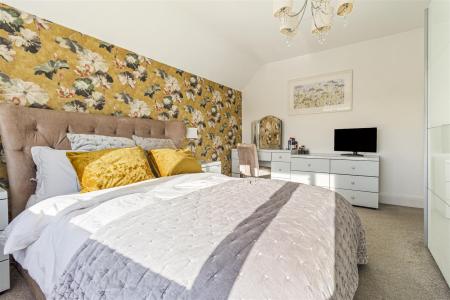 33 Alinora Crescent-007.JPG