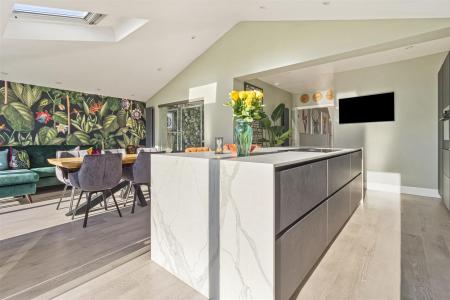 33 Alinora Crescent-034.JPG