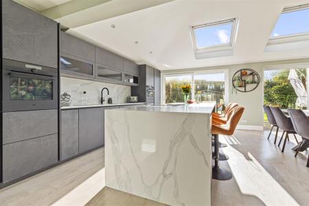 33 Alinora Crescent-022.JPG