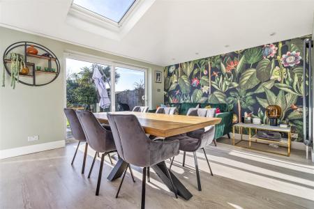 33 Alinora Crescent-032.JPG