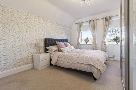 33 Alinora Crescent-008.JPG