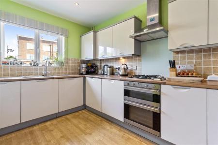 Eirene Avenue, 8-017.JPG