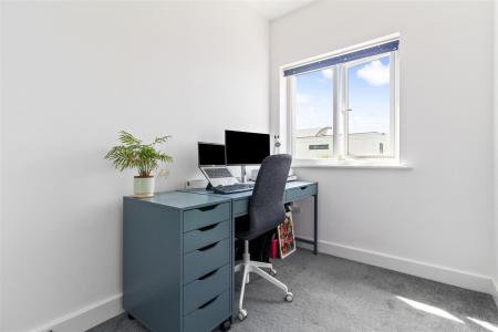 Eirene Avenue, 8-010.JPG