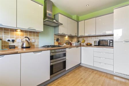 Eirene Avenue, 8-018.JPG