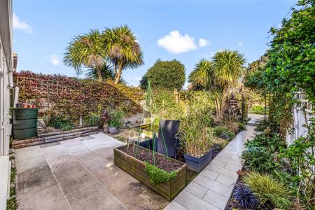 Nutley Crescent, 97-001.JPG