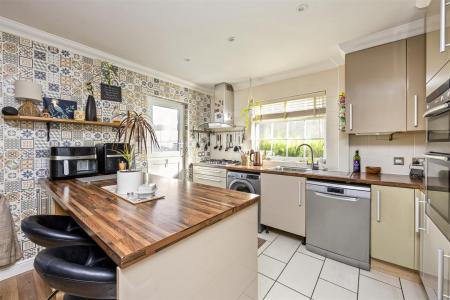 Nutley Crescent, 97-015.JPG