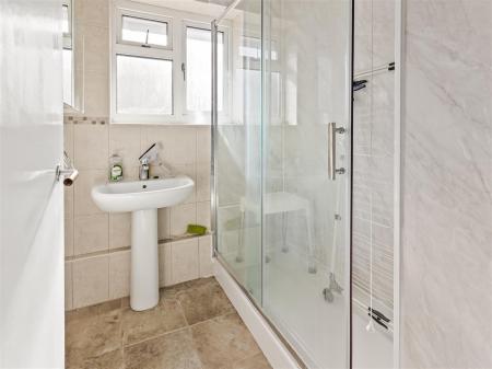 16 Chesham Close-003.JPG