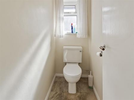 16 Chesham Close-004.JPG