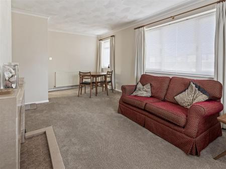 16 Chesham Close-002.JPG