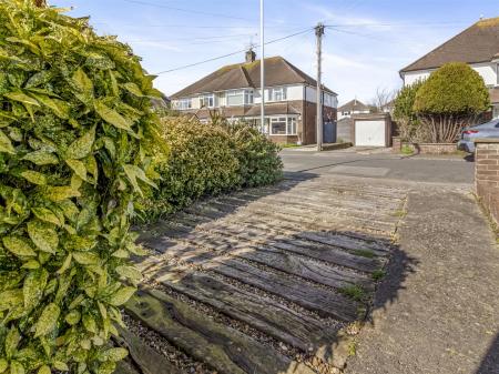 16 Chesham Close-010.JPG