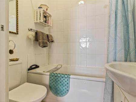 Flat 2, 59a Downview Road Worthing, West Sussex, B