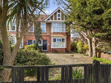 Flat 2, 59a Downview Road Worthing, West Sussex, B