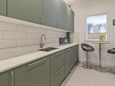 68, Richmond Road Worthing, BN11 4AF-005.JPG