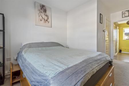 3 Gresley Court-002.JPG