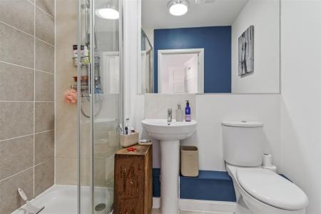 3 Gresley Court-003.JPG