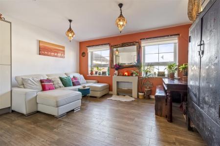 3 Gresley Court-005.JPG