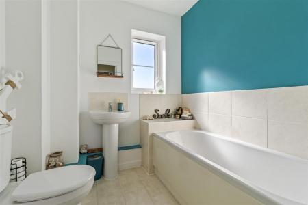 3 Gresley Court-011.JPG