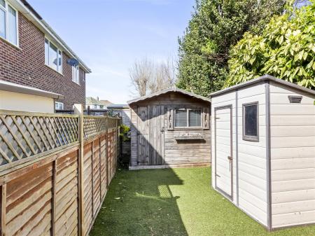 31 Chesham Close-003.JPG
