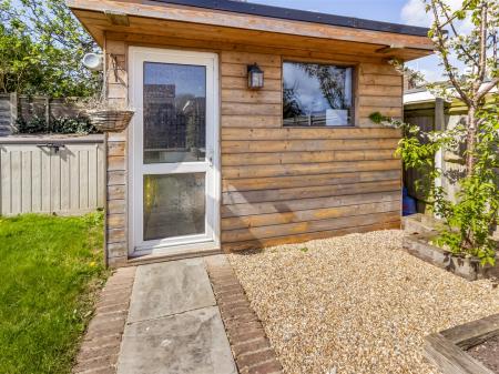 12 Poling Close-012.JPG
