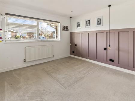 12 Poling Close-002.JPG