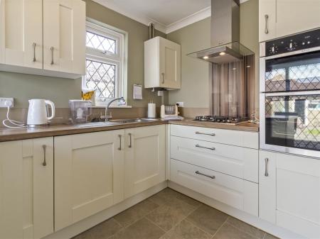 8 Rothesay Close-013.JPG