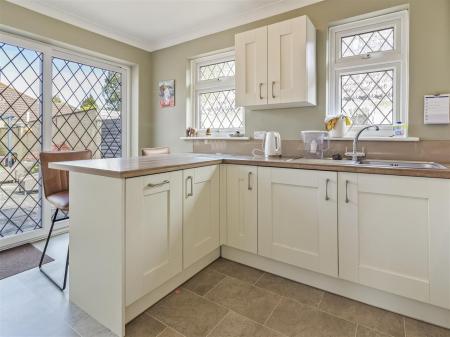 8 Rothesay Close-012.JPG