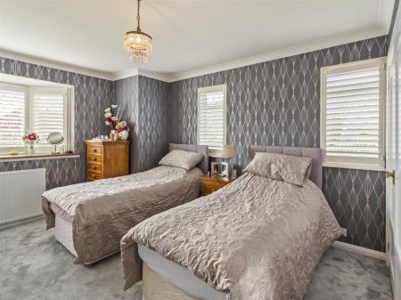 8 Rothesay Close-006.JPG