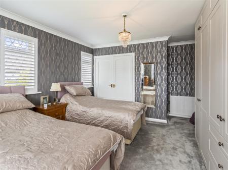 8 Rothesay Close-007.JPG