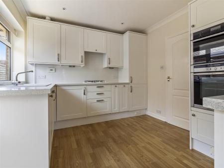 9 Sandown Avenue-004.JPG
