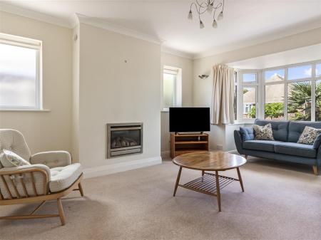 9 Sandown Avenue-001.JPG