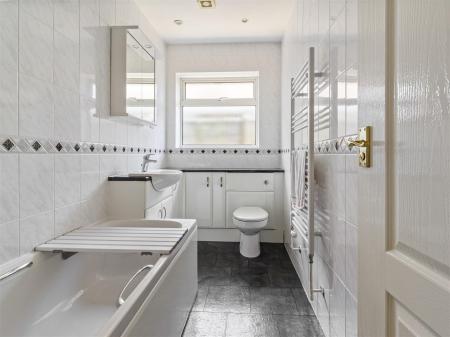 9 Sandown Avenue-007.JPG